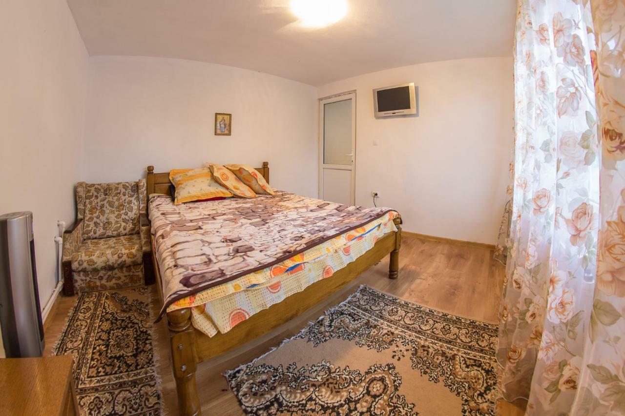 Casa de vacanta Jeny Novaci-Străini Exterior foto