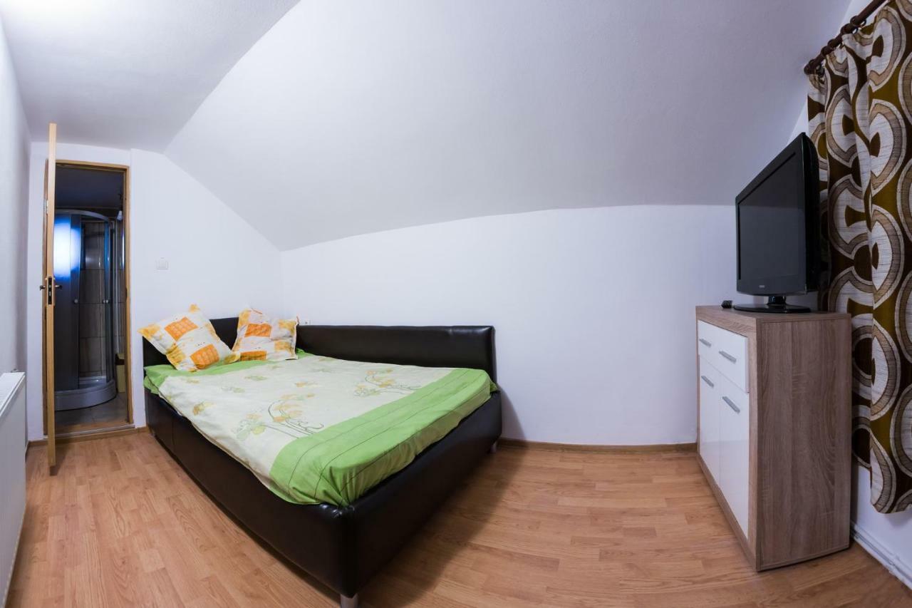 Casa de vacanta Jeny Novaci-Străini Exterior foto