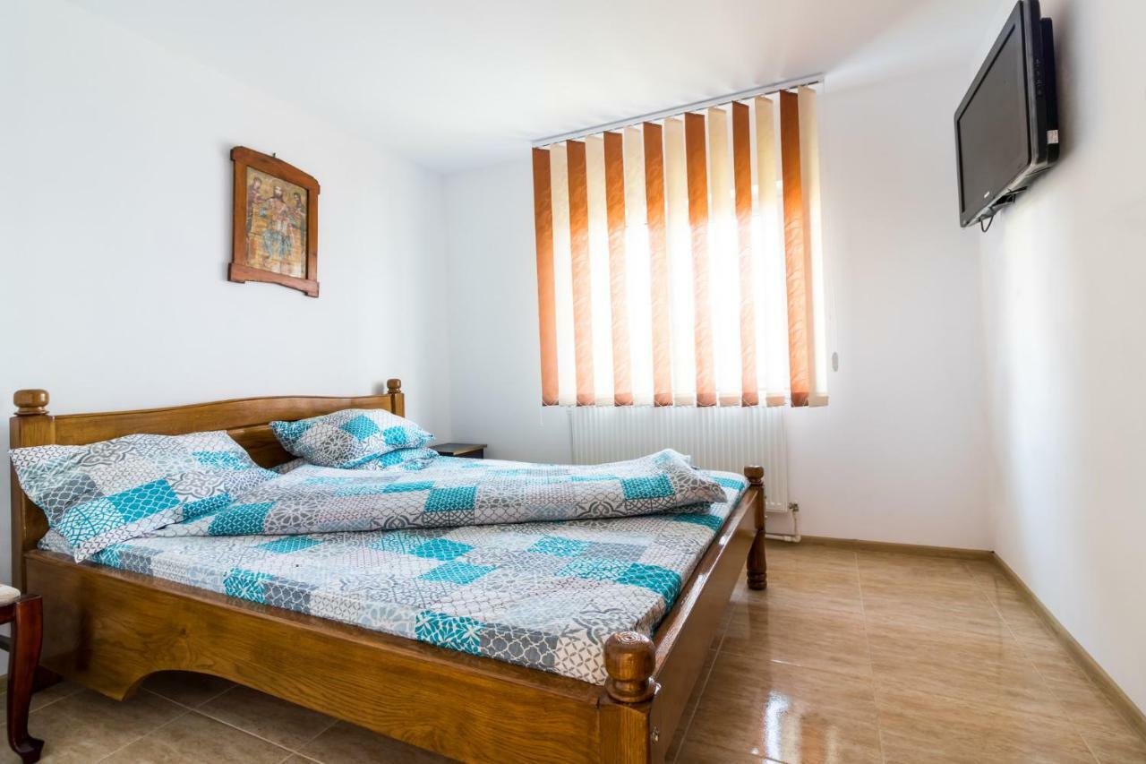 Casa de vacanta Jeny Novaci-Străini Exterior foto