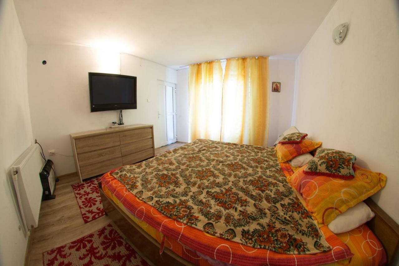 Casa de vacanta Jeny Novaci-Străini Exterior foto